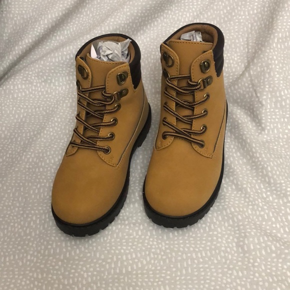 fabkids Other - NEW FABKIDS BOYS LUMBER BOOT bone brown,size 13 .